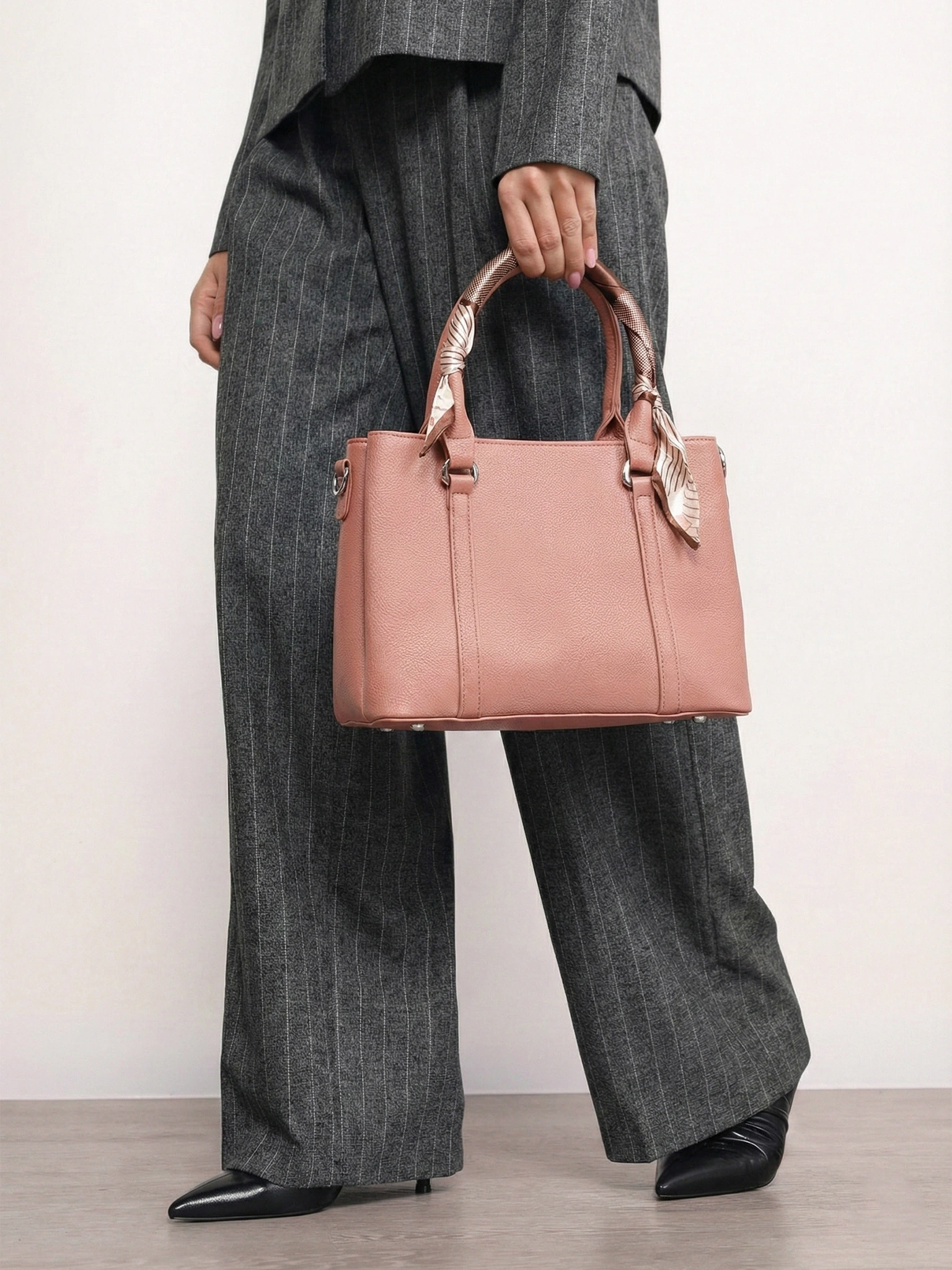 Сумка-тоут с декоративным платком в ассортименте